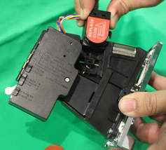 Lifting up the coin holder mechanism